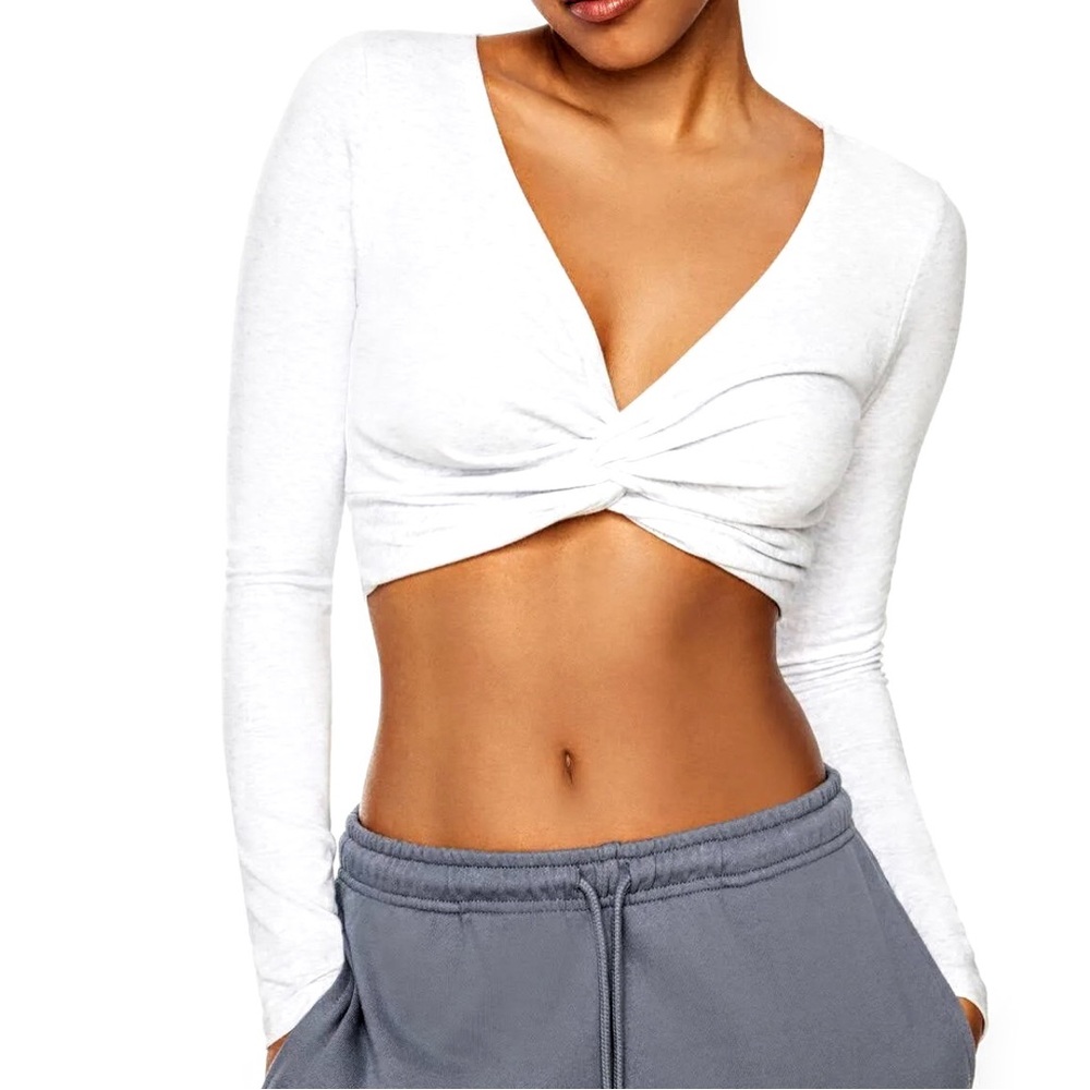 Woman's long sleeve athletic crop top